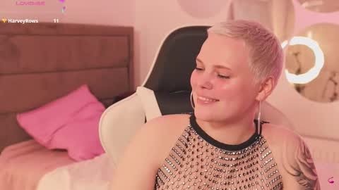 likaaberry online show from February 11, 7:07 pm