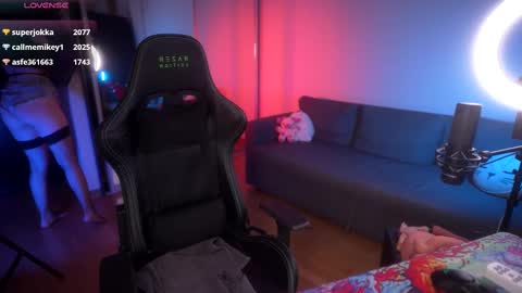 Snapshot of like_pie chatting on February 18, 7:19 pm Ilona 3 OF online show from February 18, 7:19 pm