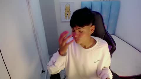 LIAM online show from December 1, 3:26 am