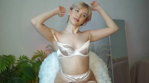 lil_chery online show from October 13, 8:38 am