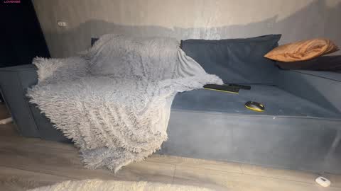 Lili online show from March 25, 5:42 pm