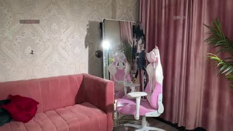 Lili online show from April 12, 1:48 pm