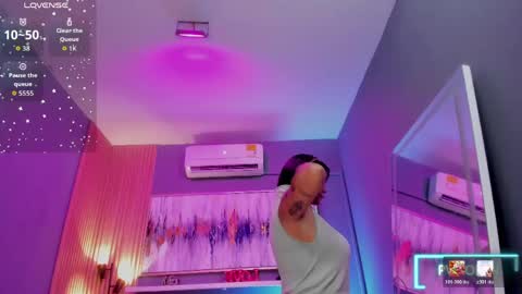 holis soy lily chang no olvides el pulgar arriba es muy importante para mi 3 independent model online show from April 21, 1:42 am