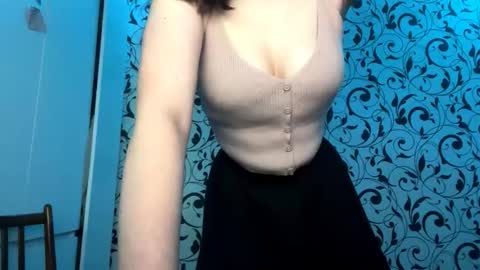 Lili online show from December 17, 3:19 pm