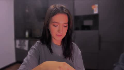 Snapshot of lililaluna chatting on December 6, 7:50 pm ... online show from December 6, 7:50 pm