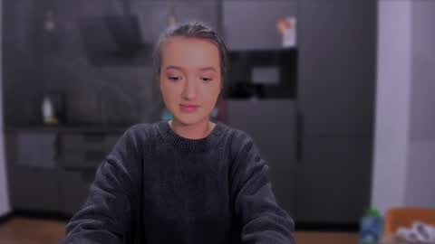 Snapshot of lililaluna chatting on December 17, 2:44 pm ... online show from December 17, 2:44 pm