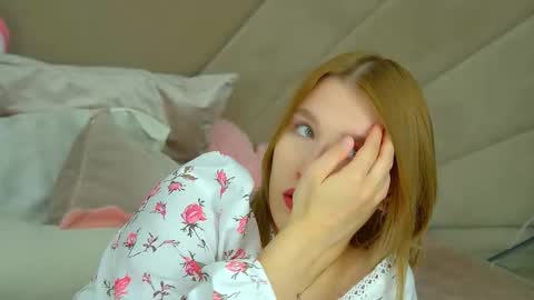 LiliLinn online show from September 17, 4:49 am