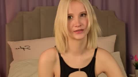 LiliMew online show from April 13, 3:55 am