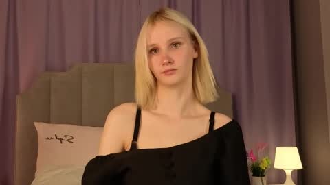 LiliMew online show from April 14, 4:16 am