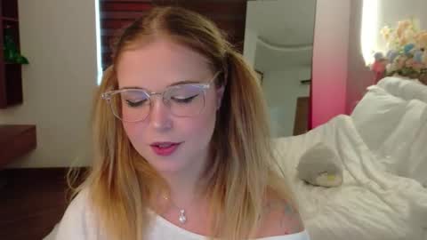 Lilith Bonheur online show from March 31, 3:07 am