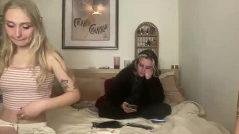 lilldaddysgirl online show from December 2, 4:42 am