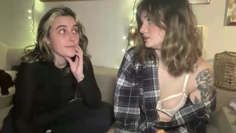 lilldaddysgirl online show from December 17, 3:13 am