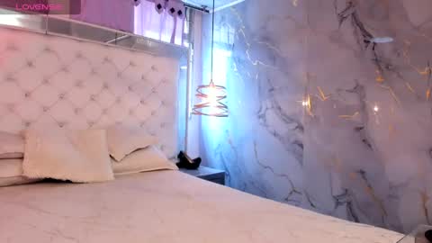 lill_kims online show from June 3, 1:47 pm