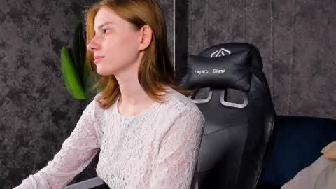 Lilli online show from June 30, 9:09 am