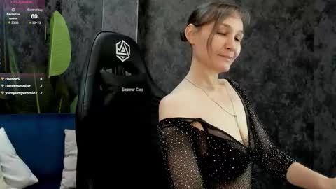 Snapshot of lillian_white1 chatting on October 8, 1:02 am lillian_white1 online show from October 8, 1:02 am