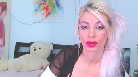 Lara online show from November 3, 4:57 am