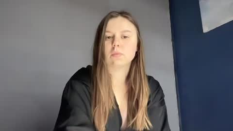 Snapshot of lillianx9zbld chatting on October 10, 10:21 am Lily online show from October 10, 10:21 am