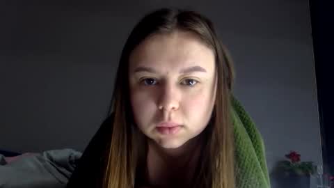 Snapshot of lillianx9zbld chatting on October 13, 6:15 am Lily online show from October 13, 6:15 am