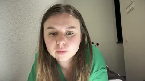 Snapshot of lillianx9zbld chatting on October 12, 2:37 am Lily online show from October 12, 2:37 am