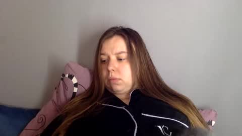 Snapshot of lillianx9zbld chatting on October 28, 9:54 am Lily online show from October 28, 9:54 am