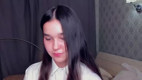 Celina Lillie online show from December 13, 9:32 pm