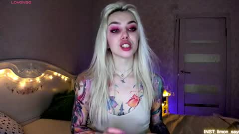 LilliMoore online show from June 4, 11:22 pm