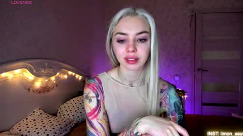 LilliMoore online show from May 2, 11:54 pm
