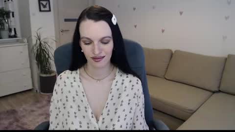 lilliyves online show from July 20, 4:53 pm