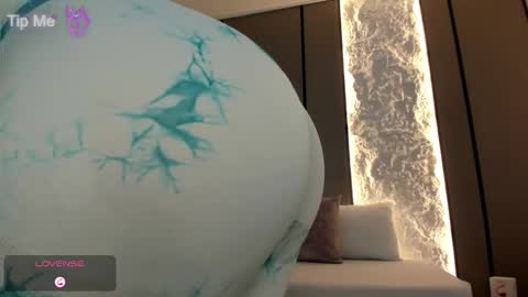 L I L L Y online show from November 28, 1:07 pm