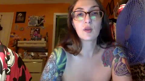 hi guys im back on here 3 online show from October 9, 11:21 pm