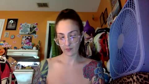 hi guys im back on here 3 online show from October 7, 8:38 pm