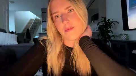 Ava online show from April 30, 2:22 pm