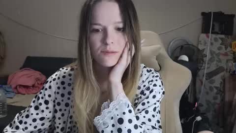 lily_and_jake online show from December 2, 4:00 am