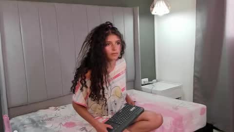 lily_cherry0 online show from March 8, 4:39 pm