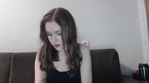 lily_love_x online show from February 15, 10:52 pm