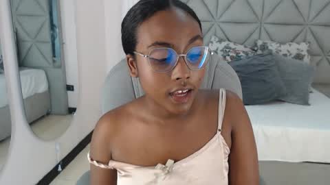 lily_mendoza online show from June 3, 8:25 pm