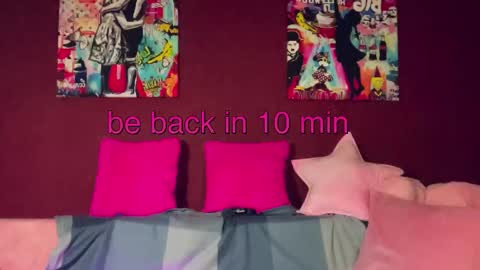 Snapshot of lily_smily chatting on October 4, 11:08 am Lily online show from October 4, 11:08 am