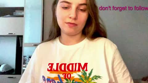 Snapshot of lily_smily chatting on December 14, 10:45 am Lily online show from December 14, 10:45 am