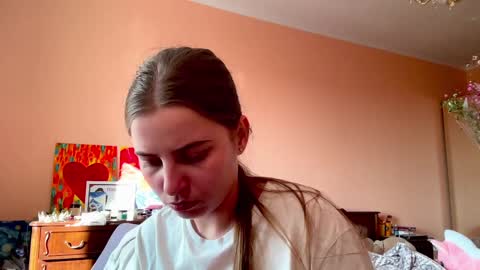 Snapshot of lily_smily chatting on February 26, 10:49 am Lily online show from February 26, 10:49 am