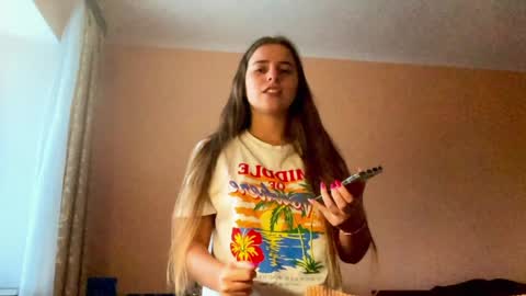 Snapshot of lily_smily chatting on February 8, 1:01 pm Lily online show from February 8, 1:01 pm
