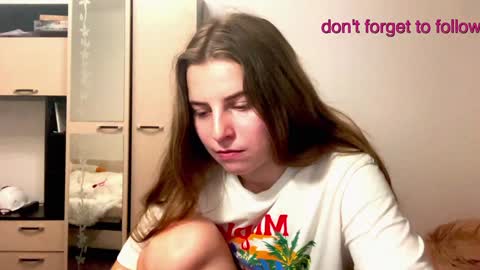 Snapshot of lily_smily chatting on December 14, 1:49 pm Lily online show from December 14, 1:49 pm