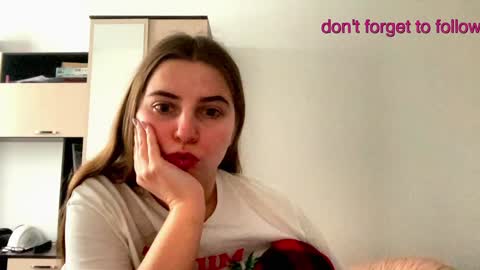 Snapshot of lily_smily chatting on December 19, 11:29 am Lily online show from December 19, 11:29 am