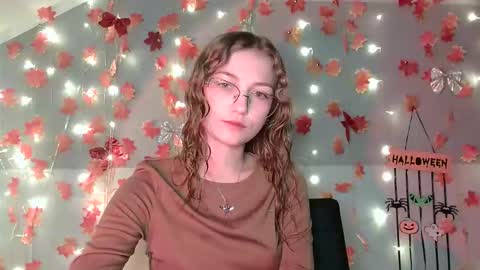 small lily online show from October 13, 1:02 pm