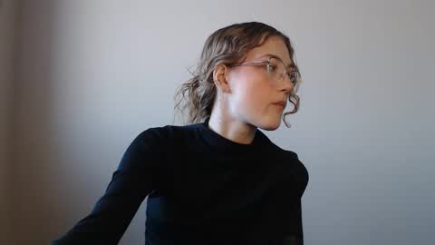 small lily online show from March 3, 1:18 pm