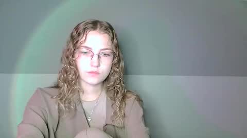 small lily online show from September 19, 6:06 am