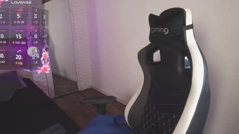 lily_waist online show from November 1, 11:20 am