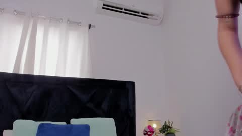 LilyWoodz online show from February 21, 7:28 pm