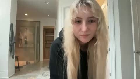 lilybrown07 online show from February 20, 8:00 pm