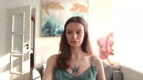 lilycandy_ online show from April 21, 2:35 pm