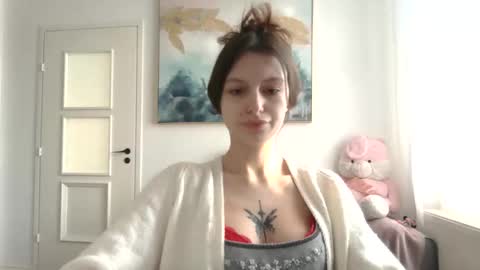lilycandy_ online show from February 17, 1:32 pm